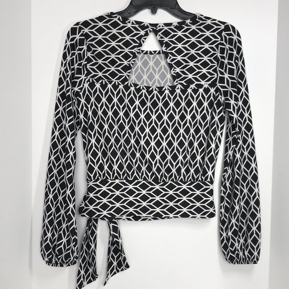 Women's L/S Top | Black/White Geometric & Side Tie - Picture 3 of 9